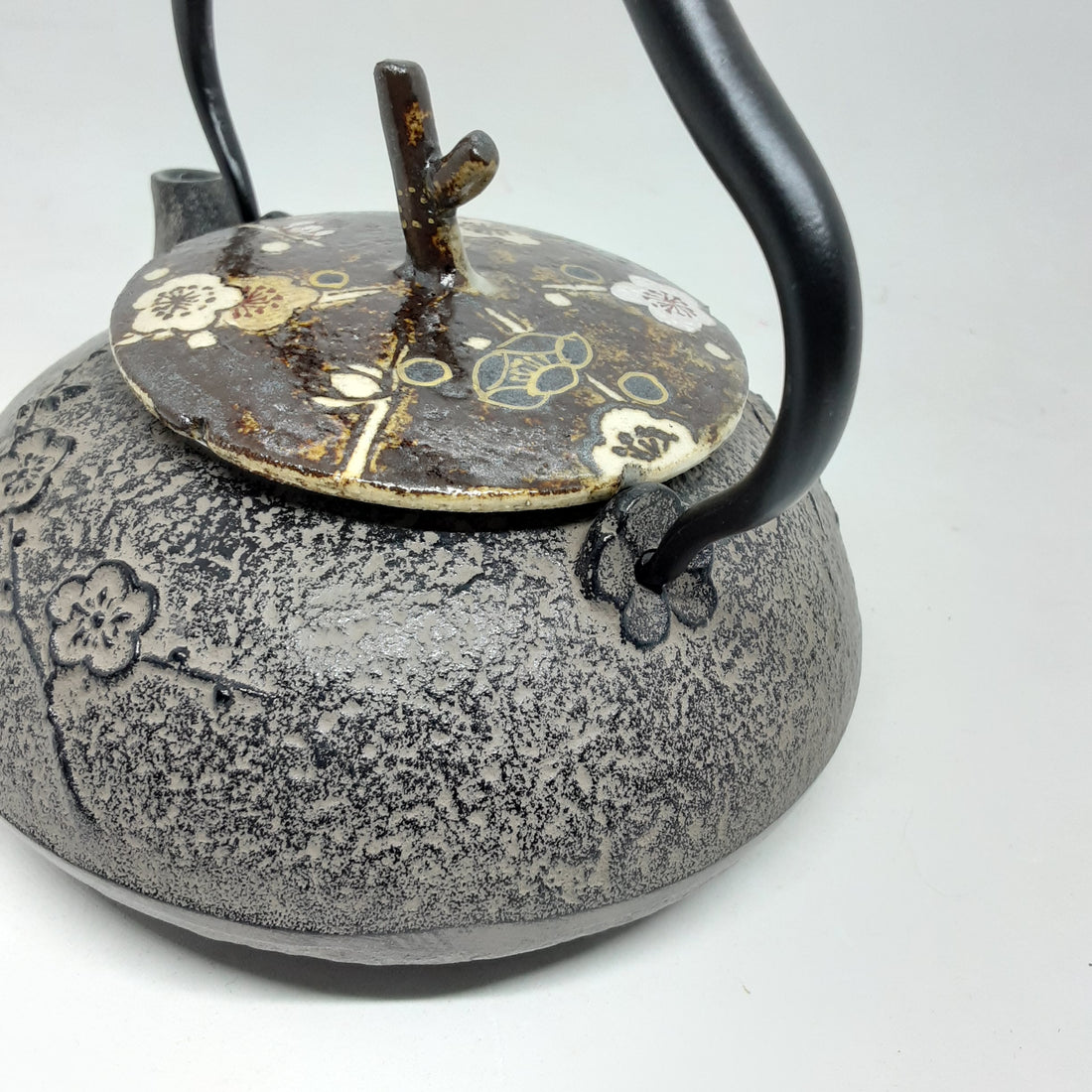 Cast Iron Teapot with Ceramic Lid -Plum Blossoms